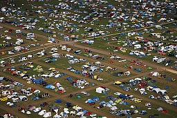 Rencontre Mondiale des Amis de la 2CV le 29 juillet 2023 à Courrendlin. (VFLPIX.COM /Valentin Flauraud)