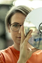 Portrait von Dorothee Auwärter, VR-Präsidentin des Küchenuntensil -Herstellers «Kuhn Rikon», aufgenommen am 7. September 2023 in der Produktionsfabrik in Rikon. Portrait von Dorothee Auwärter, VR-Präsidentin des Küchenuntensil -Herstellers «Kuhn Rikon», aufgenommen am 7. September 2023 in der Produktionsfabrik in Rikon.