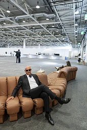 Art Basel 23, Berset auf dem Sofa von Eleonore Paduzzi Riva, de Sede 1972 Art Basel 23, Berset auf dem Sofa von Eleonore Paduzzi Riva, de Sede 1972