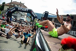 Echauffement des Spartans avant le départ de la course