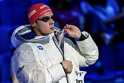 Noe Ponti of Switzerland prepares himself before competing in the Men's 100m Butterfly Semifinal during the World Aquatics Swimming Championships (25m) in Budapest, Hungary, Friday, Dec. 13, 2024. (KEYSTONE/Patrick B. Kraemer) Noe Ponti of Switzerland prepares himself before competing in the Men's 100m Butterfly Semifinal during the World Aquatics Swimming Championships (25m) in Budapest, Hungary, Friday, Dec. 13, 2024. (KEYSTONE/Patrick B. Kraemer)