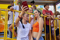Frauen beim Selfie, 2024, Zürich Frauen beim Selfie, 2024, Zürich
