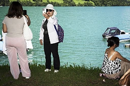 Der Selfie-Hotspot am Lungernsee bringt Belästigungen von Anwohnern mit sich. Der Selfie-Hotspot am Lungernsee bringt Belästigungen von Anwohnern mit sich.