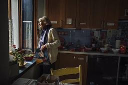 "Der Micky Maus, natürlich, der muss unbedingt mit, wissen Sie, es geht nicht darum, wie wertvoll etwas ist." Ihr Sohn habe Micky als Kind geliebt. "Der Micky Maus, natürlich, der muss unbedingt mit, wissen Sie, es geht nicht darum, wie wertvoll etwas ist." Ihr Sohn habe Micky als Kind geliebt.