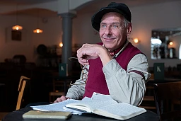 Gastwirt Mario Waser zelebriert den Lebensstil der 1940er Jahre Gastwirt Mario Waser zelebriert den Lebensstil der 1940er Jahre