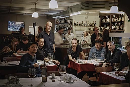 Bern 8.10.2023 - Züri West in einer Altstadtbeiz; Florian Senn, Kevin Chesham, Küse Fehlmann, Kuno Launener, Oli Kuster, Manuel Häfliger (von links). © Annette Boutellier Bern 8.10.2023 - Züri West in einer Altstadtbeiz; Florian Senn, Kevin Chesham, Küse Fehlmann, Kuno Launener, Oli Kuster, Manuel Häfliger (von links). © Annette Boutellier