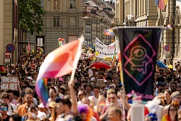 Der Demozug durch die Berner Altstadt. Der Demozug durch die Berner Altstadt.