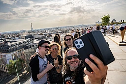 Olympia Marathon mit Megawatt. Auf dem Dach vom Galeries Lafayette Einkaufszentrum. Paris (F)