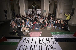 «No Tech for Genocide» steht auf dem Banner: Studierende der ETH Zürich solidarisieren sich mit den Palästinensern.