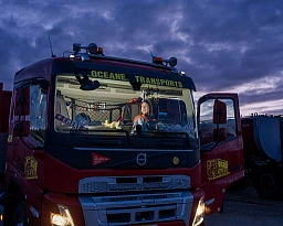 Penthaz, 21.03.2024. Reportage avec Océane Minguez qui a créé sa propre entreprise Océane Transports. Elle possède un camion et effectue des transports sur divers chantiers du canton de Vaud.